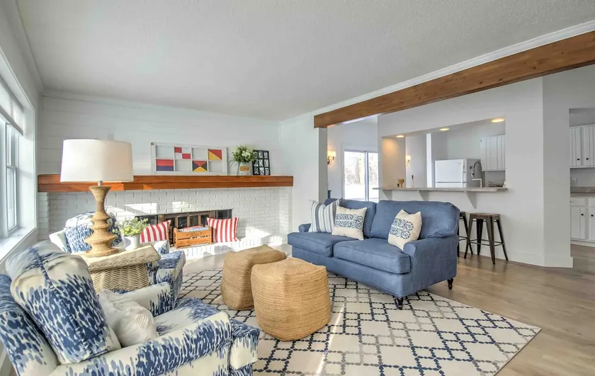 Cheerful 4 bedroom cottage in Clarklake. - Image 1