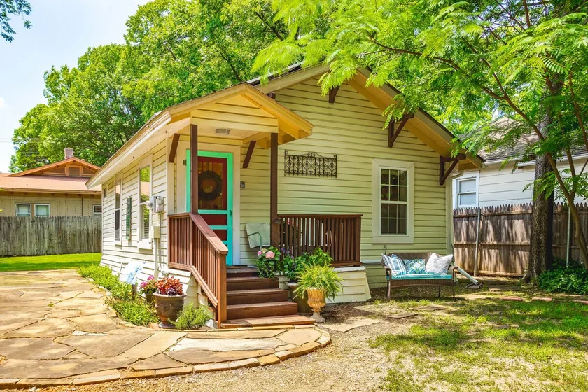 Birdie's Cottage in Historic McKinney - Image 1