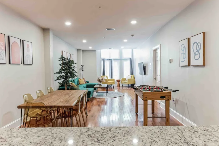 BRAND NEW 4/4 Center City w/Roof PATIO Sleeps 20 - Image 1