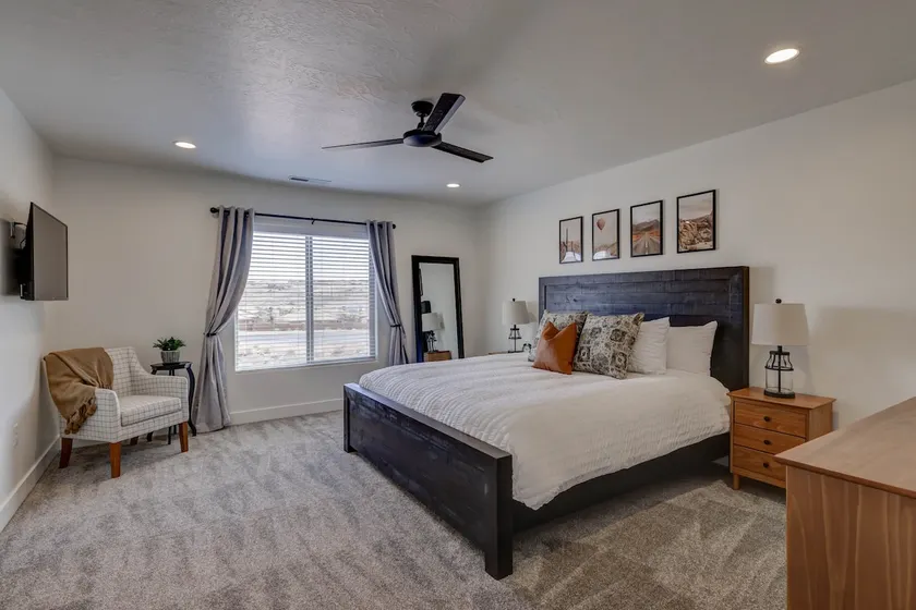 Meticulous * Clean * Upscale Perfect Location - Image 1