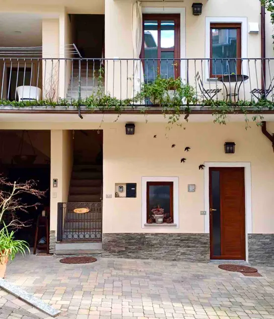 LE RONDINI - Courtyard apartment with balcony & terrace - Image 1