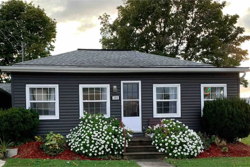 Cozy Southampton Beach House - Pets Welcome - Image 1