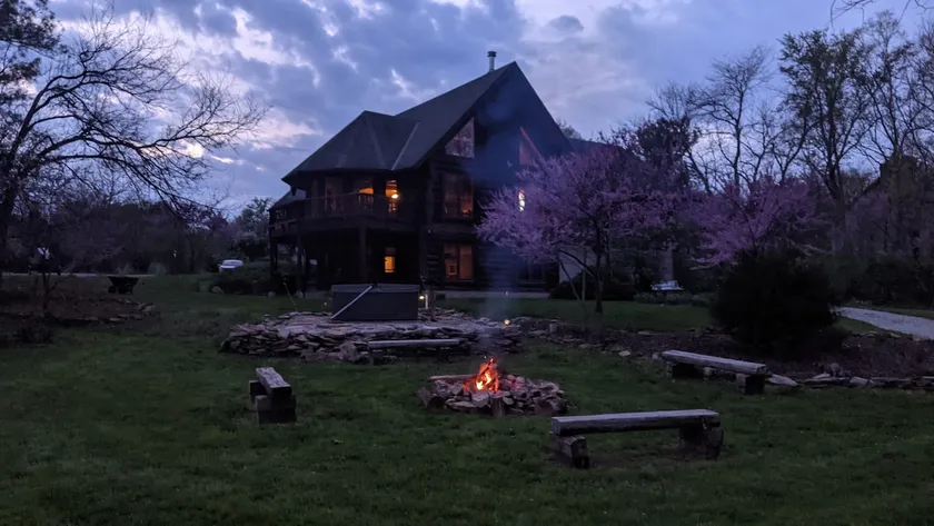 Beautiful Real log home on the Olentangy River - Image 1