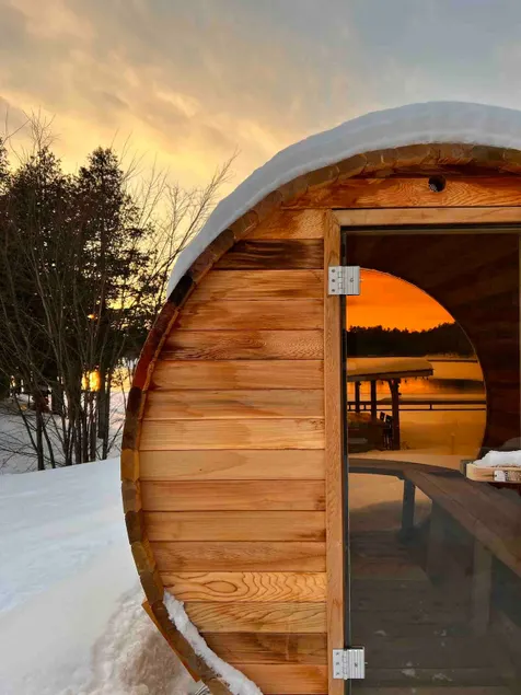 Luxury Retreat: Sleeps 11 + Hot Tub & Sauna - Image 1