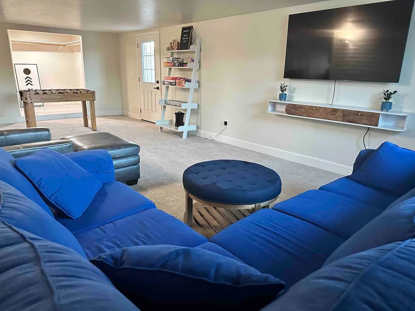 Home Away From Home - 5 Bedroom - 6 Beds - Image 1