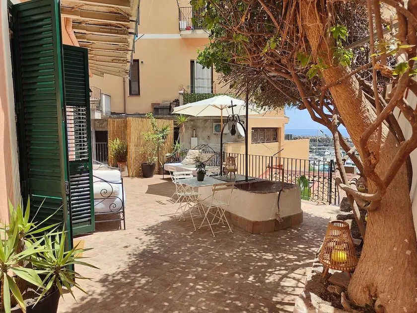 Santa Maria La Scala/Beachfront Terrace/7 people - Image 1