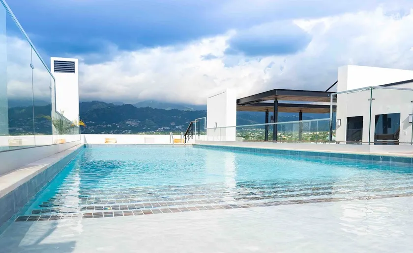Ultimate 1BR Condo with Rooftop Pool - Image 1
