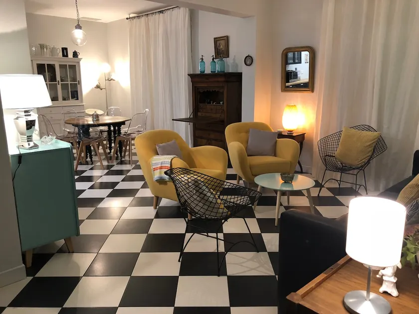 Charm and comfort a stone's throw from the Historial - Image 1