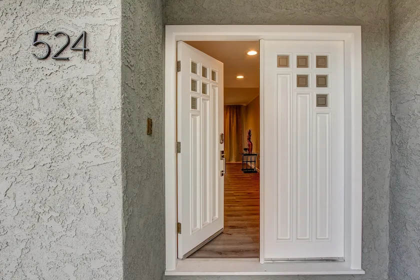 Spacious Home With Pool and Spa in Thousand Oaks - Image 1