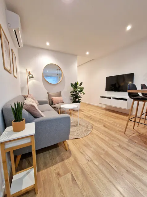 Spacious Modern Design 1BR APT - Image 1