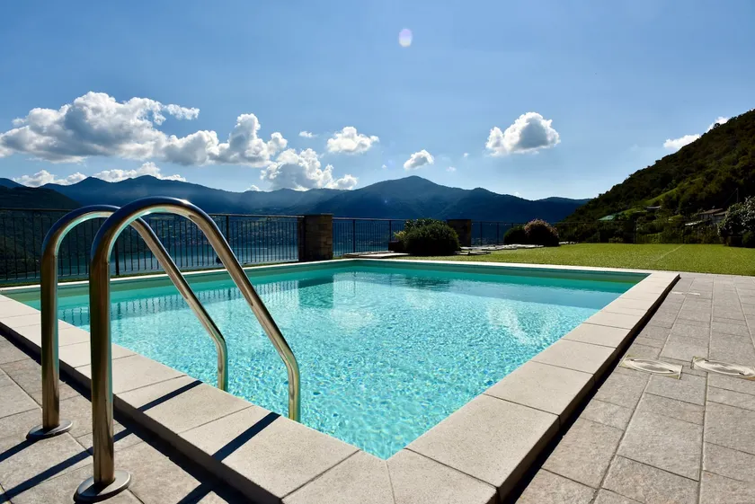 Italian Vacation Homes - La Petite Maison du Lac - Image 1
