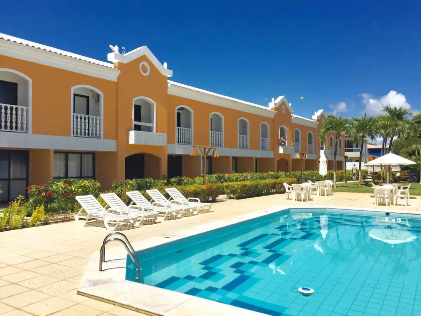 Relax in the best of Guarajuba, 50 meters from the beach. - Image 1
