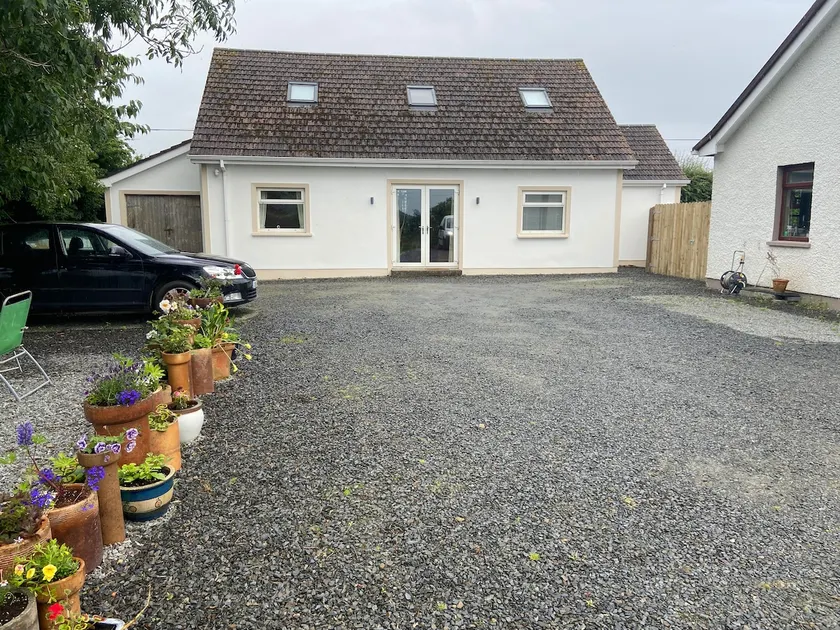 3 Bedroom House Beside Inch Island Wildlife Lake - Image 1