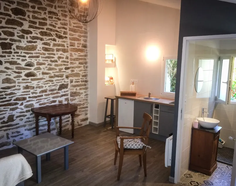 Independent townhouse in the town center - Image 1