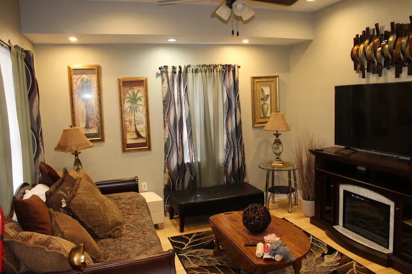 TRE' BOHN is a beautiful newly renovated property! - Image 1