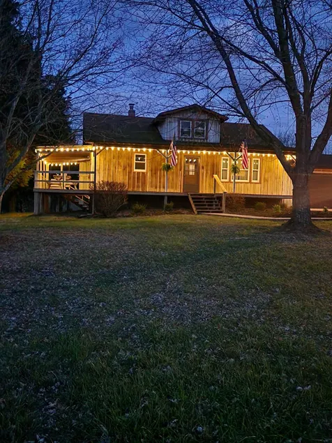 Relaxing retreat within miles from various activities - Image 1