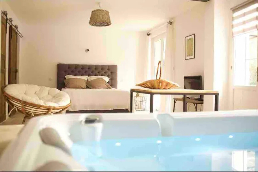Estelle Apartment - Image 1