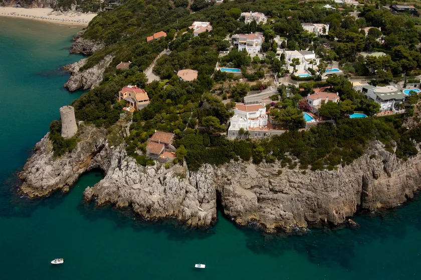 villa with swimming pool with 180° sea view - Image 1