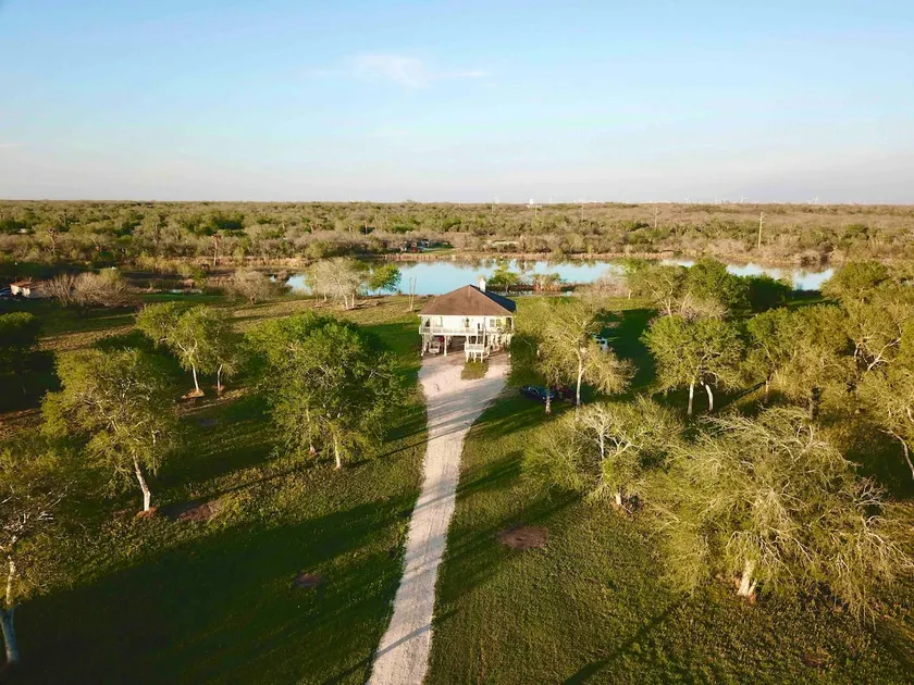 Lakefront Escape – Fishing Pond, Deck & Views - Image 1