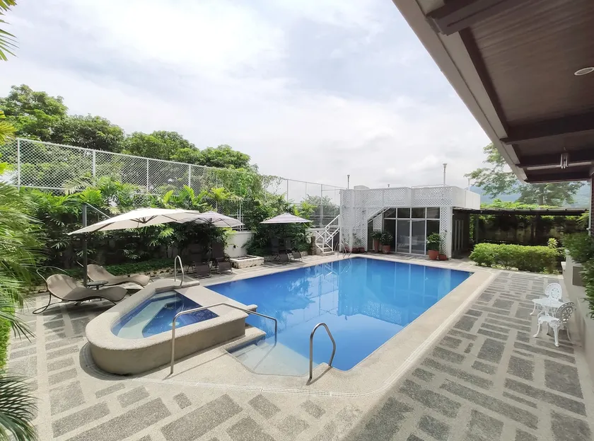 Spacious Private Villa w/ Hot Spring Mountain View - Image 1