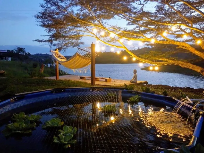 Lakefront Oasis: Dock, Kayak & Pet Friendly - Image 1