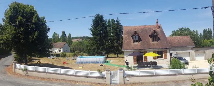 Oh, the idea of home! Between castles, zoo and Futuroscope - Image 1