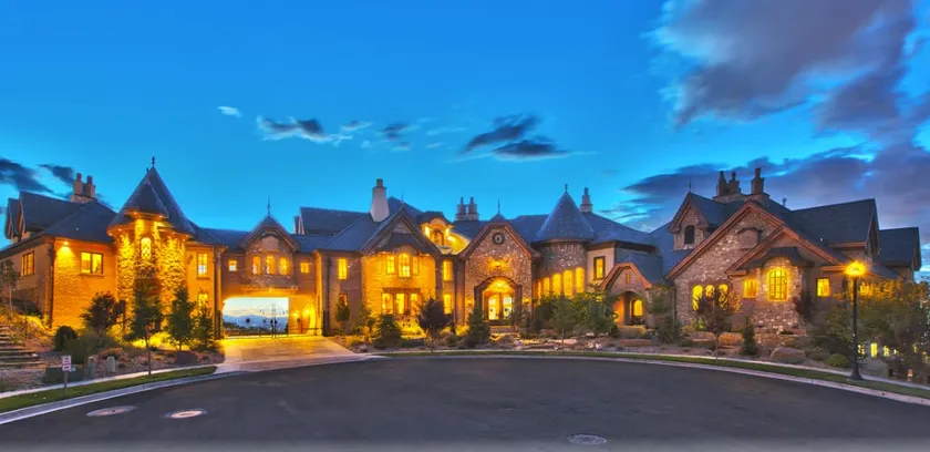 Draper Castle Luxury Apartment - Image 1