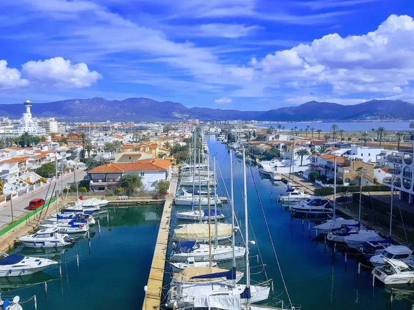 Cozy apartments on the Mediterranean coast - Image 1