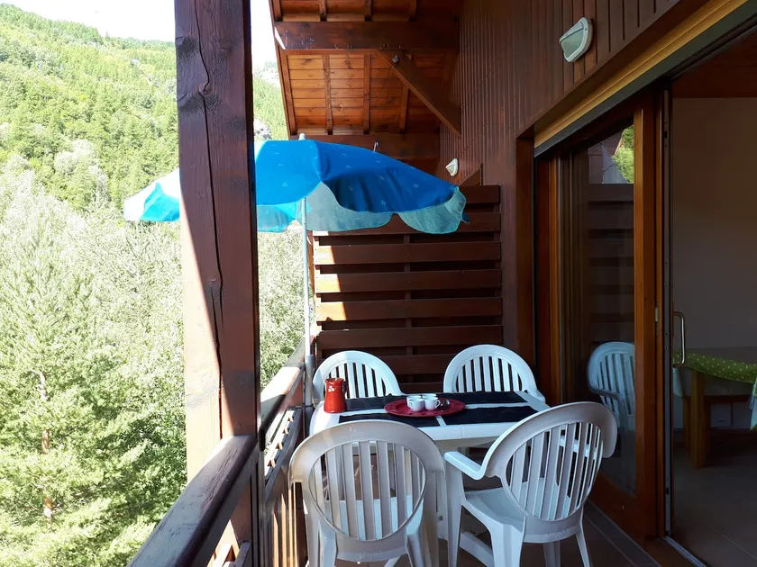 Under the rooftops in Pelvoux - Image 1