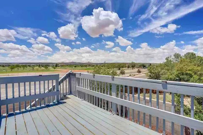 Comfy, contemporary, quiet retreat with views of the Petroglyphs  - Image 1