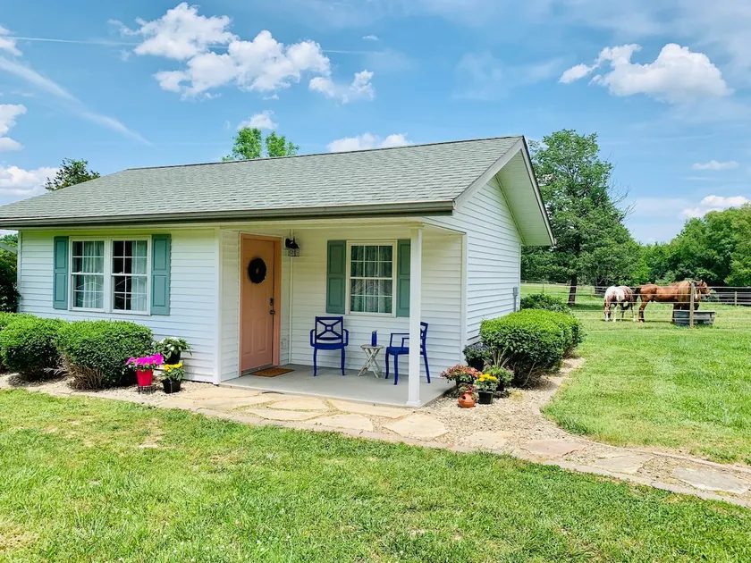 Homestead Cottage - Image 1