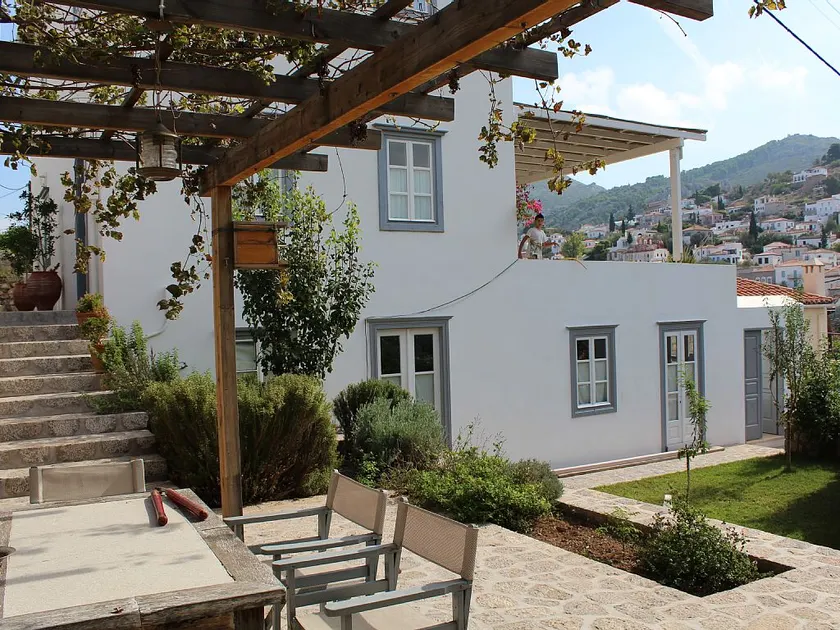 Charming house with spectacular views - Image 1