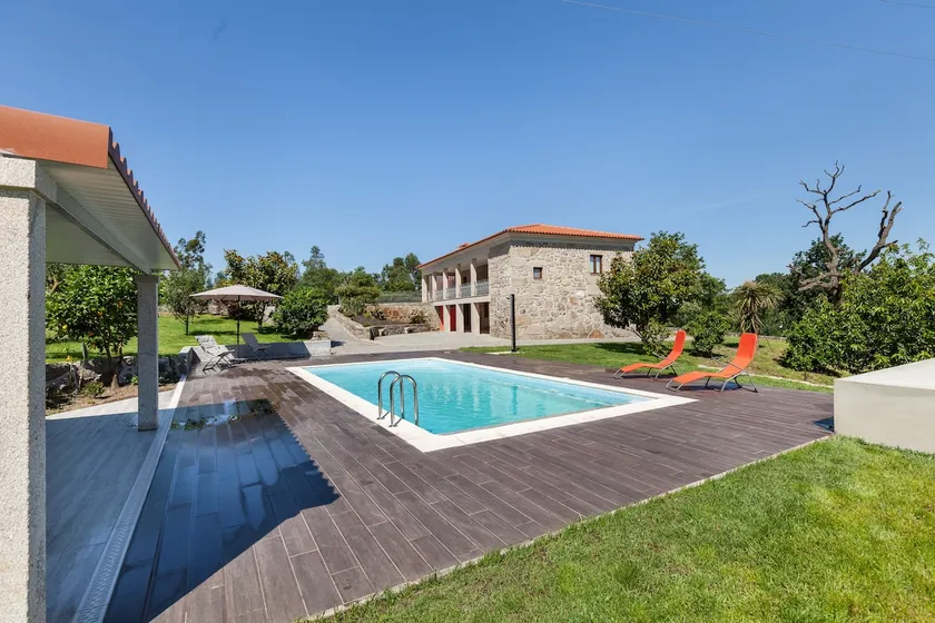 3-bedroom house with pool, garden and BBQ - Image 1