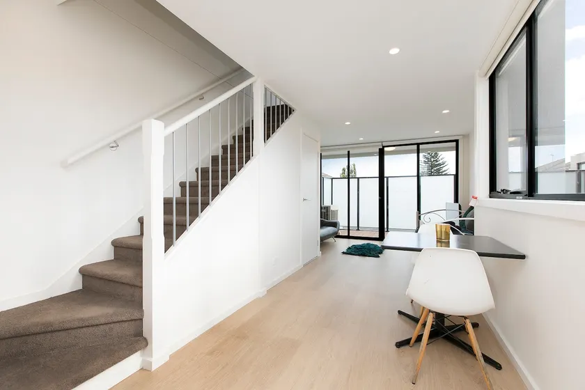 Domi Rentals - The Carlisle Apartments - Image 1