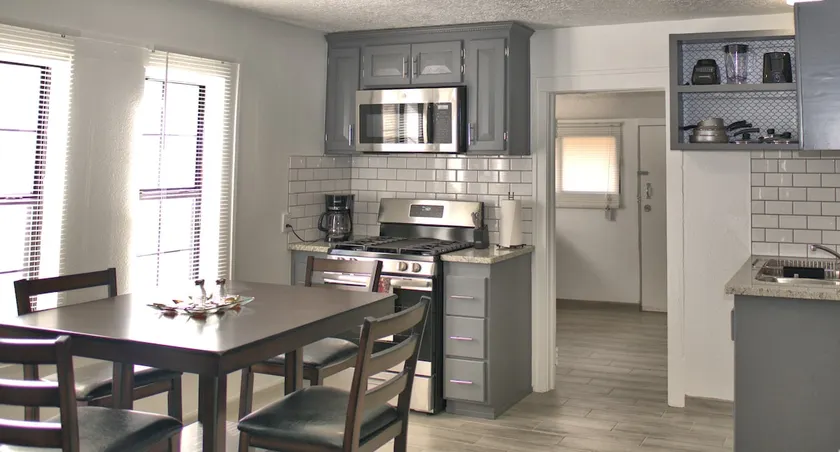 Private, Cozy Casita- walk to UNM and Nob Hill! - Image 1
