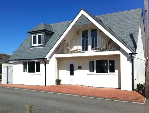 Magnifique maison de plage à seulement 250 mètres de la plage de Fistral. (RÉDUCTIONS D'ÉTÉ) - Image 1