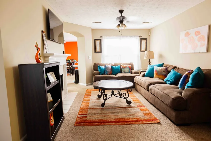 Cozy 3BR, Fast WIFI, Close to Everything, King Bed - Image 1