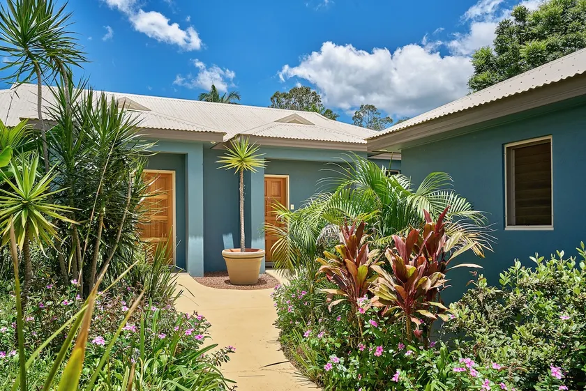 Blue Summit Hideaway -Luxury King/Twin Spa Villa 6 - Image 1