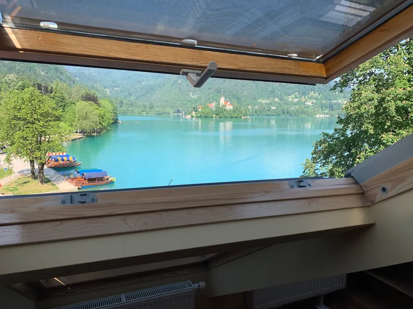 Best Lake View Apartment - Image 1
