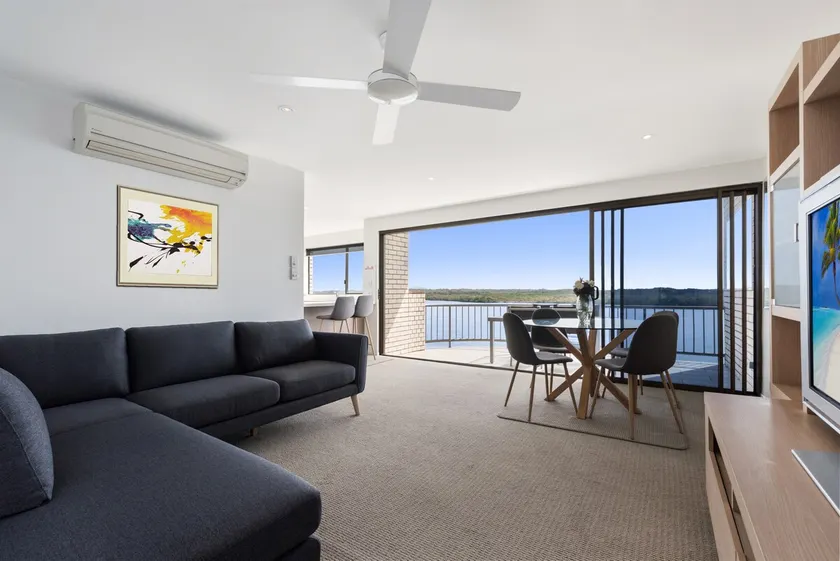 Wharf Lodge 2 Bedroom River View Apartment - Image 1