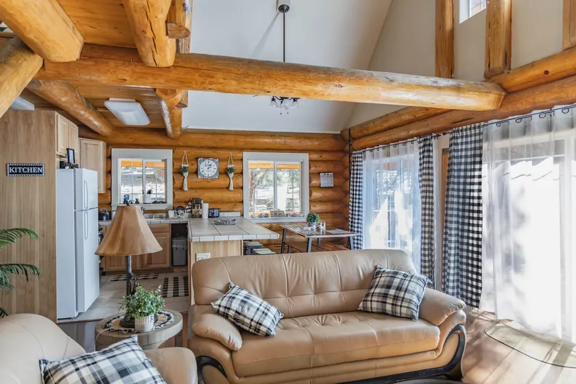 Rustic, Modern Log Cabin Cozy 3 Bedroom Retreat - Image 1
