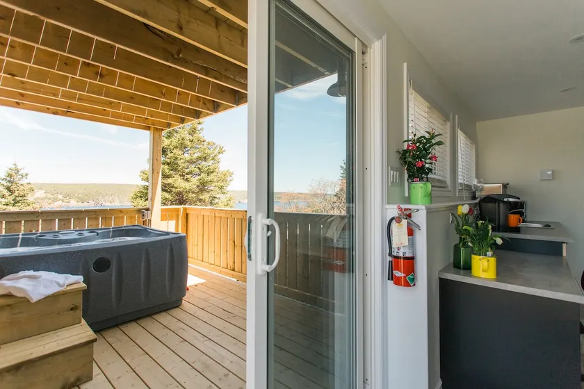 Private Hot Tub, Ocean View, Sauna Access - Image 1