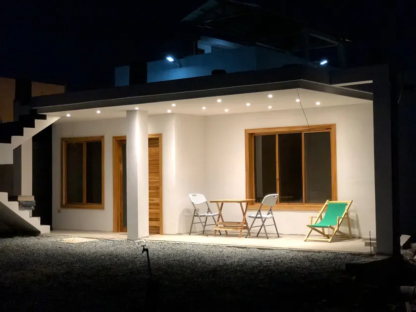 Beach house with access to the sea. - Image 1