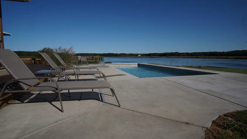 Riverdance - Spa Always Open Heated Pool 5/7-10/13 - Image 1