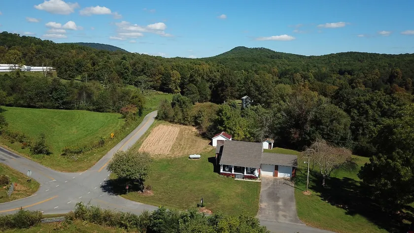 Cozy Country Farmhouse - The Lewis Place LN 001474 - Image 1