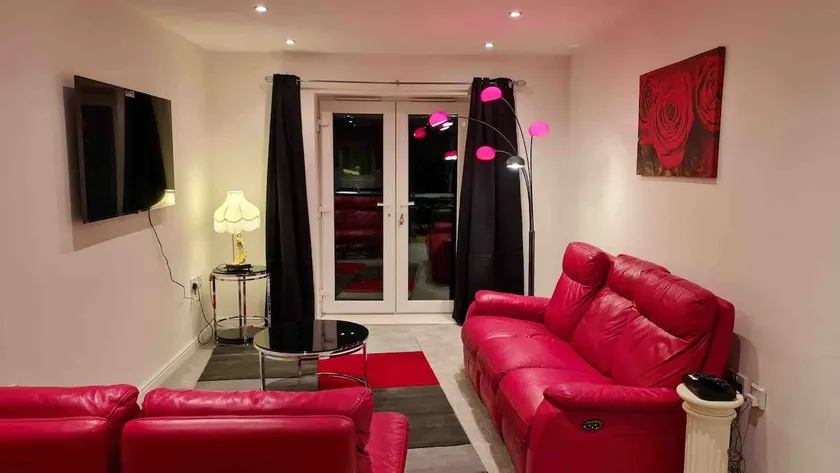 Durham 2-Bed Apartment - Image 1