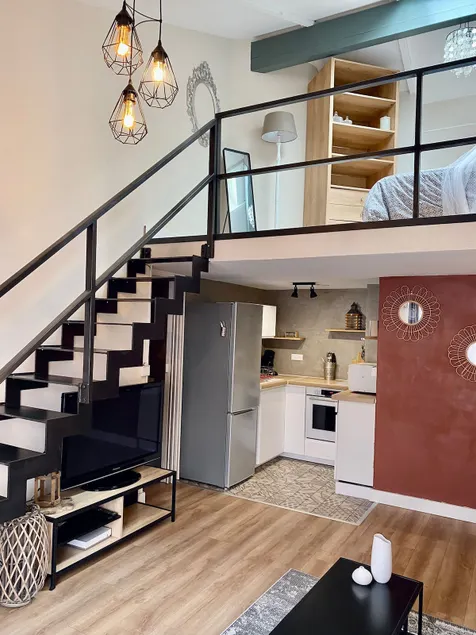 Beautiful cozy apartment with air conditioning and parking - Image 1