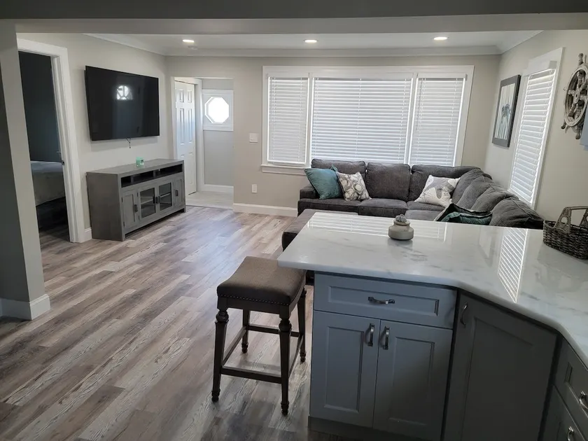 Lux 3 Queen bed Beach block! - Image 1