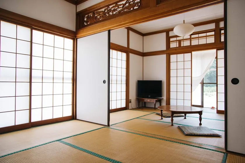 Nishinoie is a relaxing inn that only accepts one group per day. You can relax in the spacious scenery. - Image 1