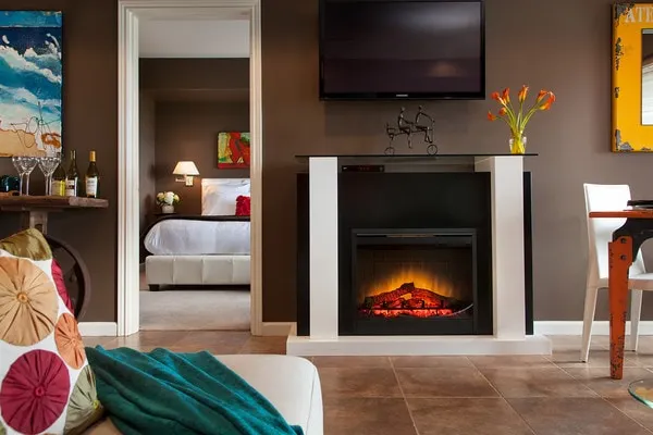 Three Tree Point Suite - Image 1